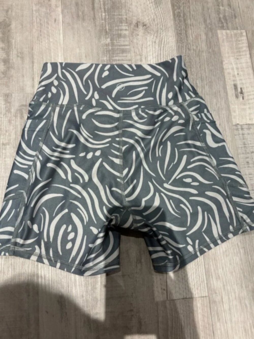 Gilly Hicks Gray and White Abstract High-Rise Bike Shorts